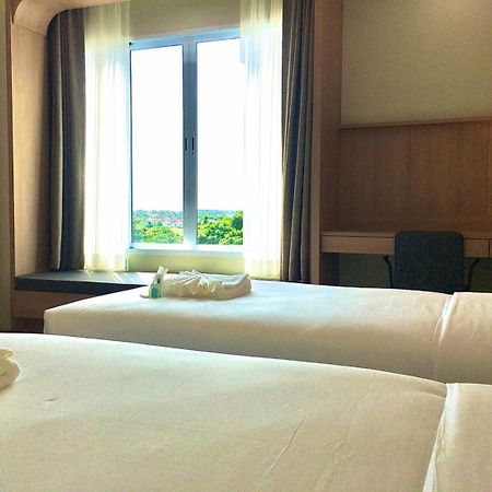 Mayflower Grande Suite Hotel Phitsanulok Bagian luar foto