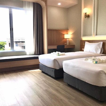 Mayflower Grande Suite Hotel Phitsanulok Bagian luar foto