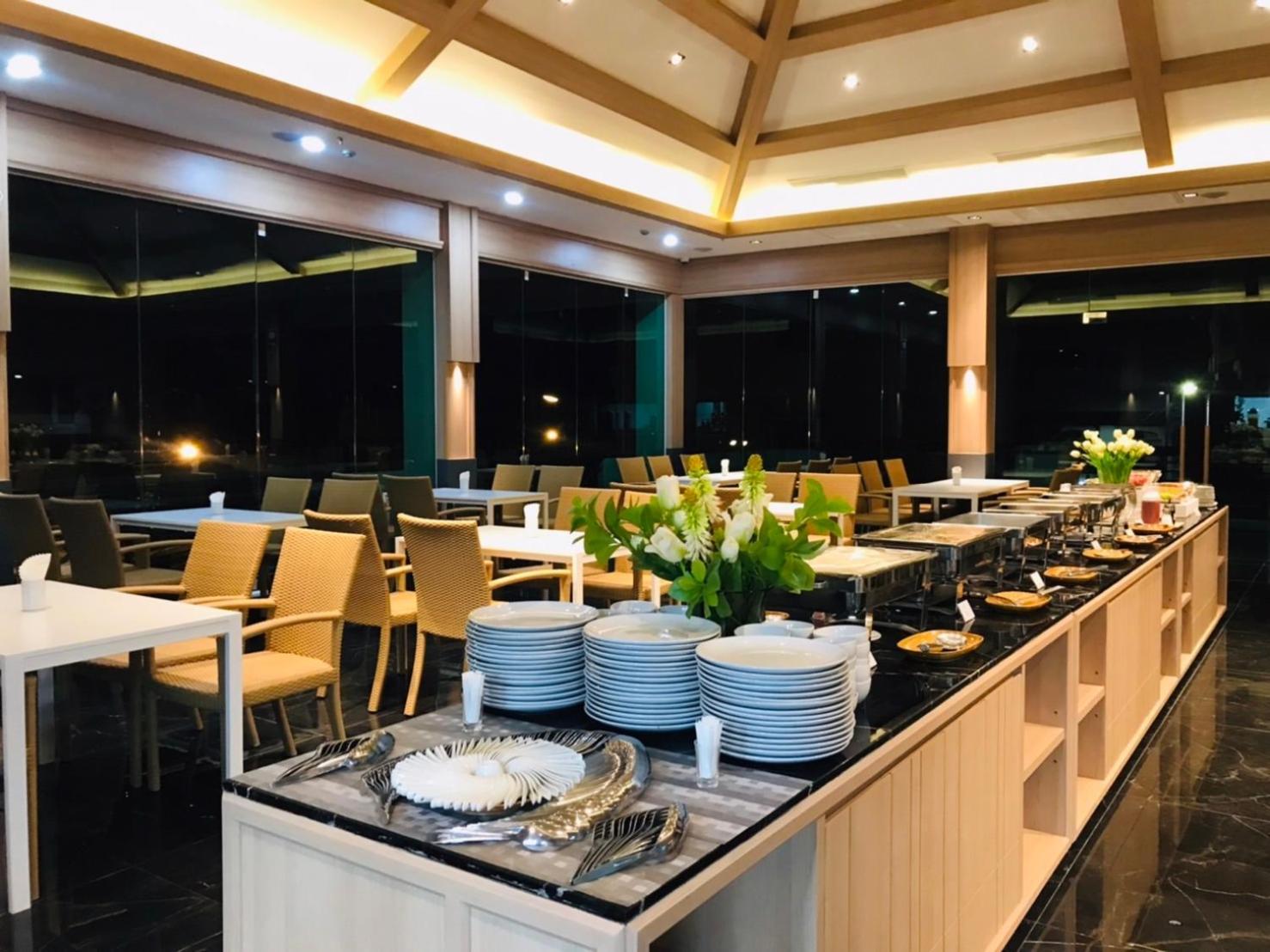 Mayflower Grande Suite Hotel Phitsanulok Bagian luar foto