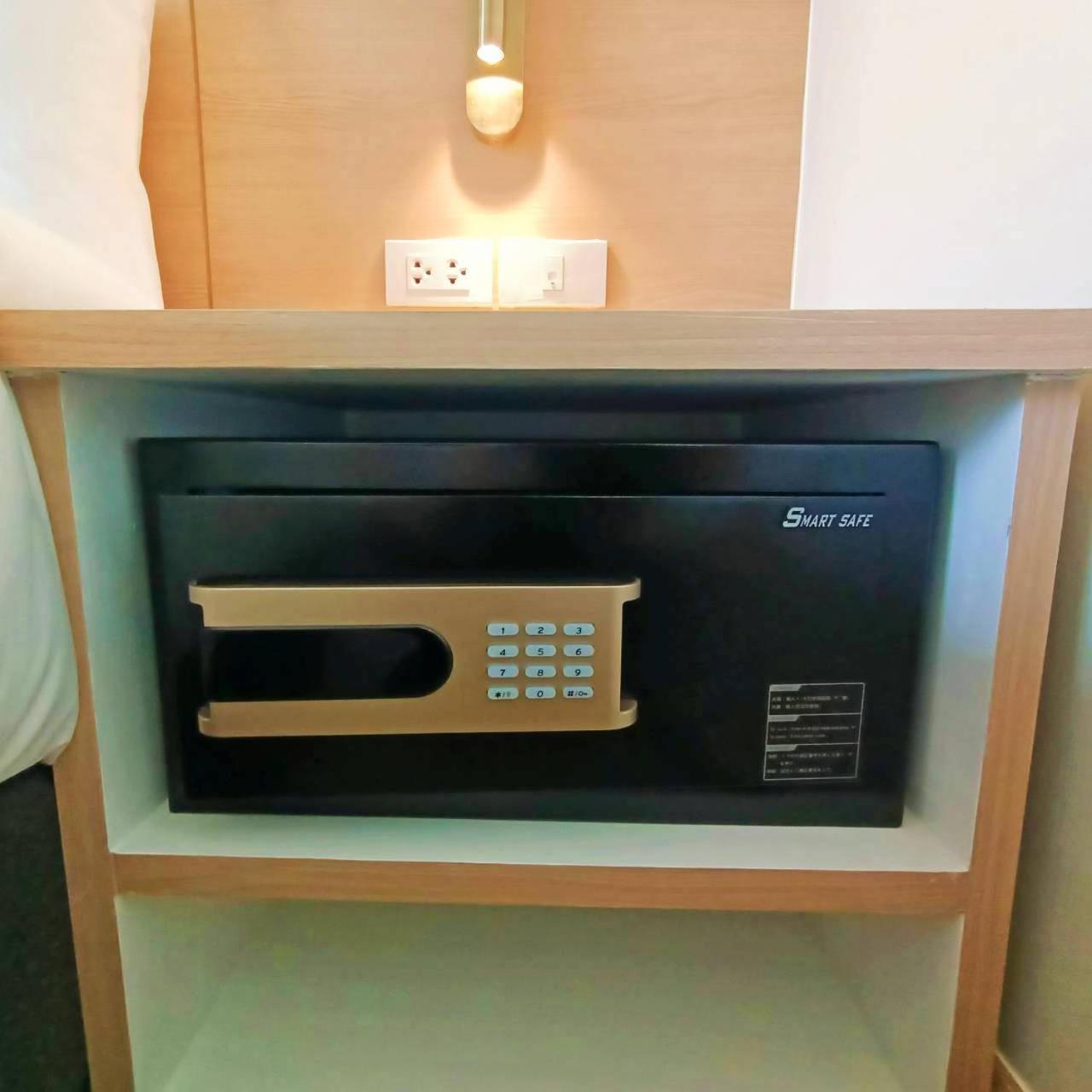Mayflower Grande Suite Hotel Phitsanulok Bagian luar foto