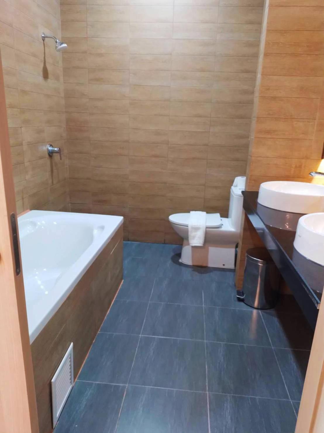 Mayflower Grande Suite Hotel Phitsanulok Bagian luar foto