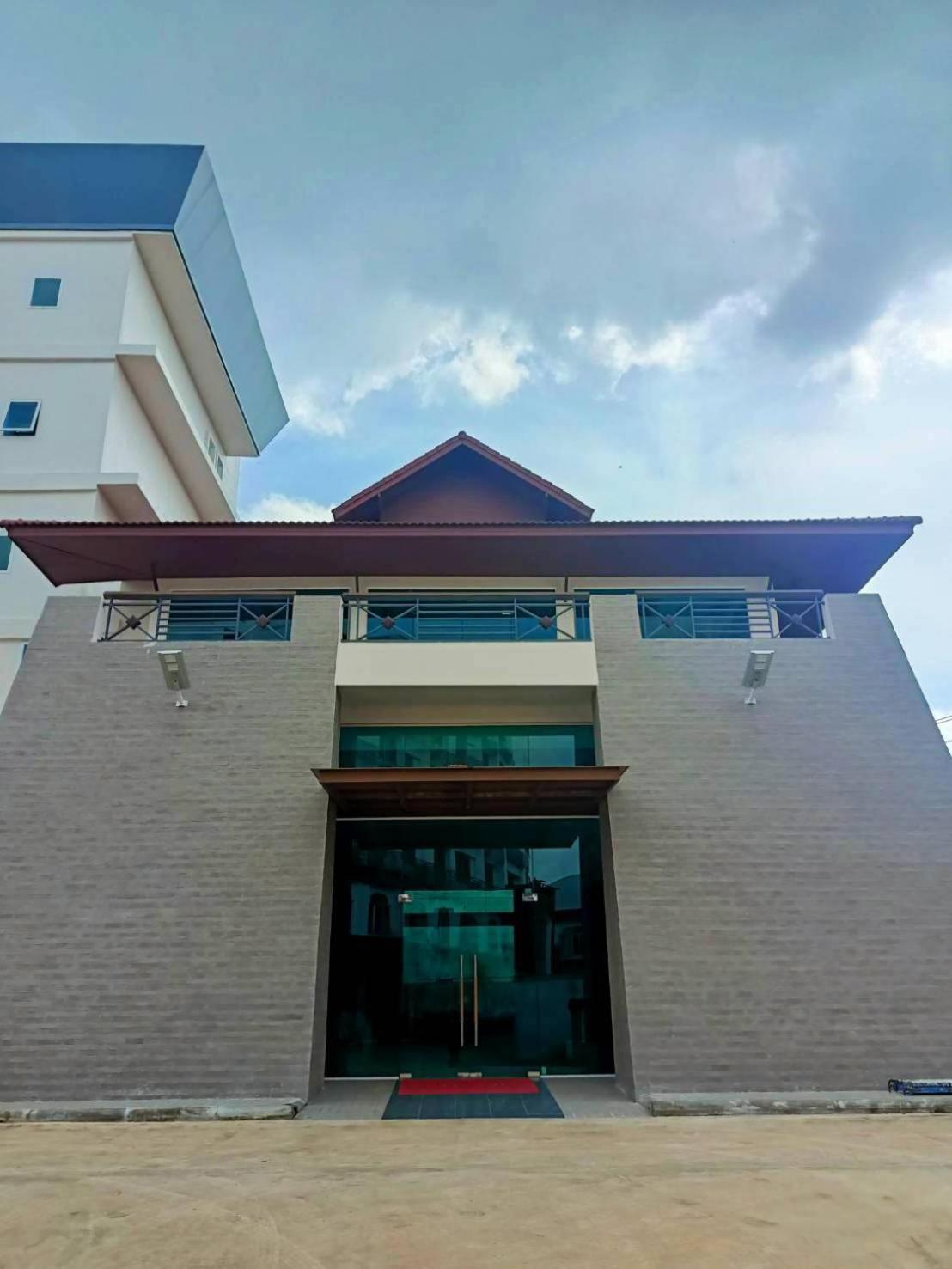 Mayflower Grande Suite Hotel Phitsanulok Bagian luar foto