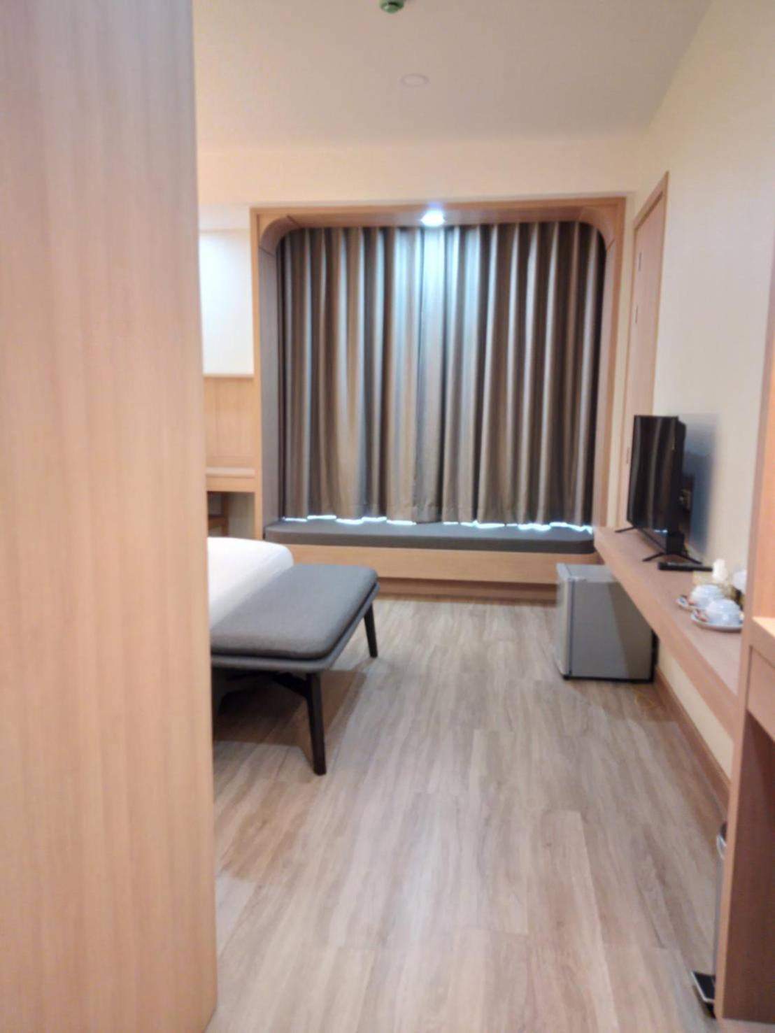 Mayflower Grande Suite Hotel Phitsanulok Bagian luar foto